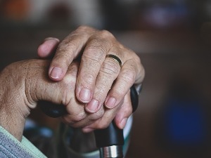 Прогласили је мртвом у старачком дому, у погребној фирми приметили да дише