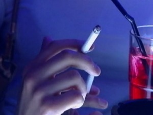 Здравствени радници апелују да се забрани пушење у кафићима