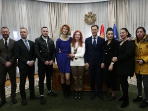 Добитнице станова у наградној игри "Узми рачун и победи" потписале уговоре