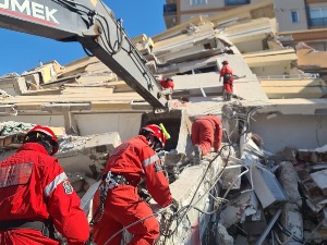МУП: Спасилачки тим Србије остаје у Турској докле год буде потребно