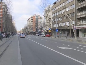 Коцке испадају, цеви пуцају, улице се затварају – ко контролише извођаче радова