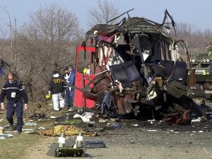 Двадесет две године од бомбашког напада на аутобус "Ниш експреса" код Подујева 