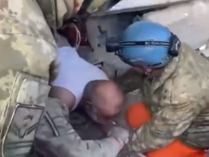 Два и по дана под рушевинама са цигаретом у устима, одбио да је баци кад су га спасили