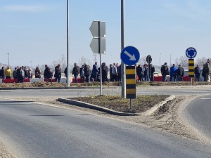 Грађани незадовољни експропријацијом на сат времена блокирали петљу у Паковраћу