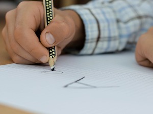 Међународни дан матерњег језика – Србија чува језичку шароликост, ћирилица се ипак све мање користи