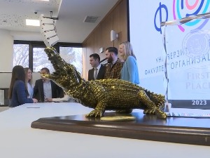 Студенти ФОН-а који су освојили прво место на Флориди у решавању пословних проблема награду назвали по алигатору