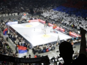 Евролига новчано казнила Партизан због навијача