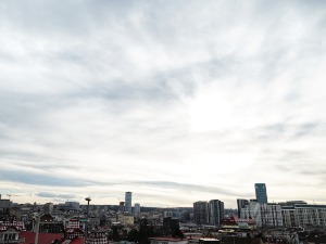 И сунце и облаци и киша, а температура до 19 степени