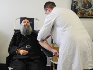 Акција добовољног давања крви у храмовима СПЦ, крв дао и патријарх Порфирије