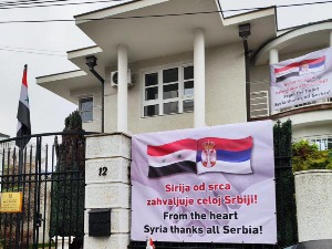 Транспарент на Амбасади: Сирија од срца захваљује Србији