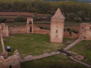 Тврђаве на Дунаву-Бач