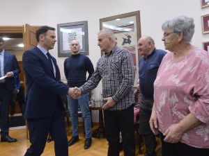 Уручени кључеви добитницима станова у петом извлачењу награде игре "Узми рачун и победи"