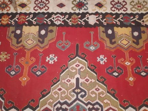 Квадратура круга: Заштитни знаци Срба исписани на ношњи