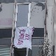 Истакнута застава "Стоп фемициду" на згради институције Повереника