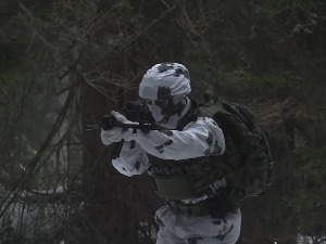 Густа шума, планина, дубок снег – како изгледа обука војних специјалаца на Копаонику