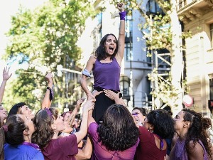 Осми март – дан када женама треба посебна пажња и подсећање да морају бити равноправне 