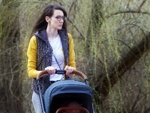 Економско насиље у Србији: Жене се мужевима правдају и показују рачуне после куповине